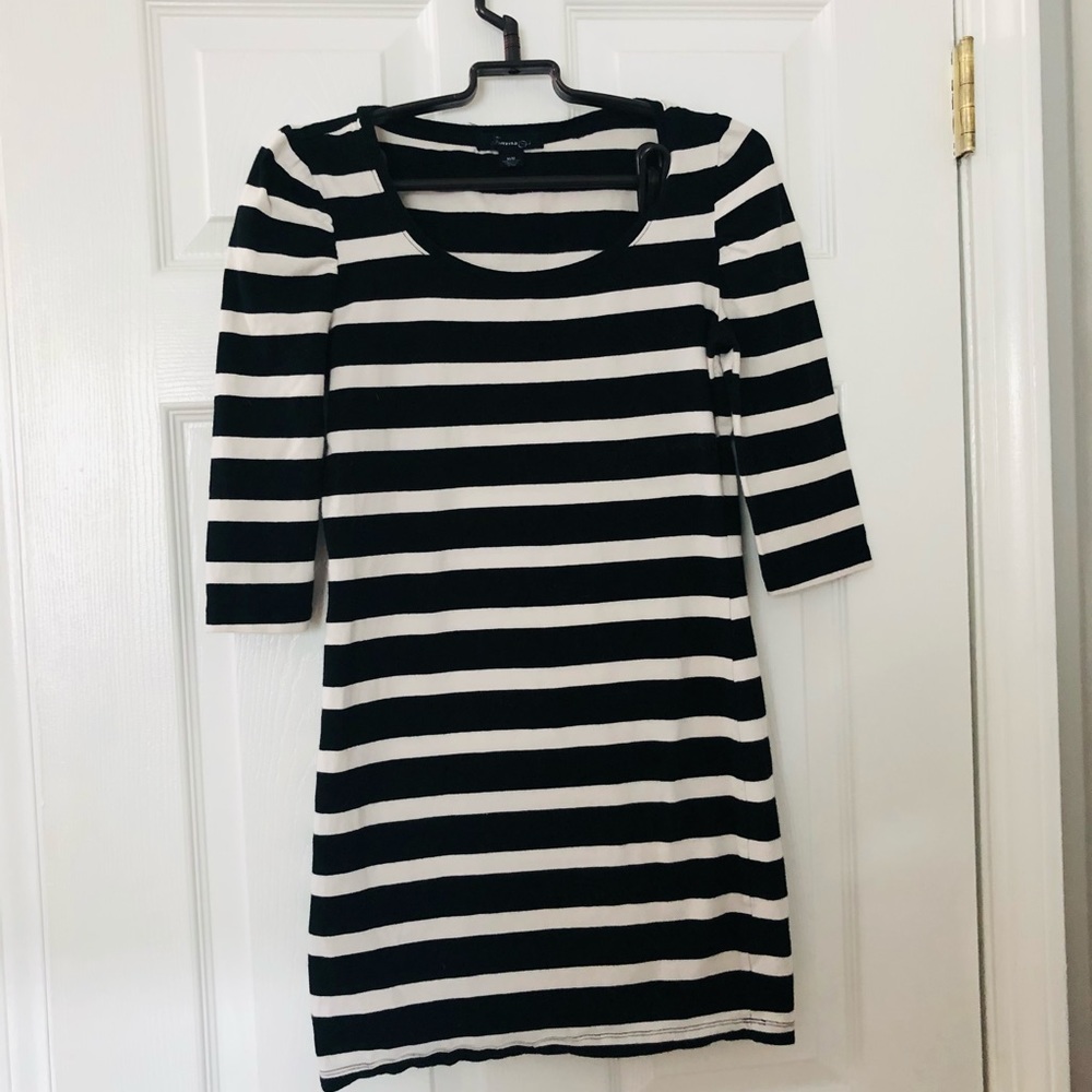 Forever21.Beautiful Top. Dress. Color Black &white